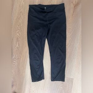 GapFit Eclipse capri Athletic Leggings with mesh detail